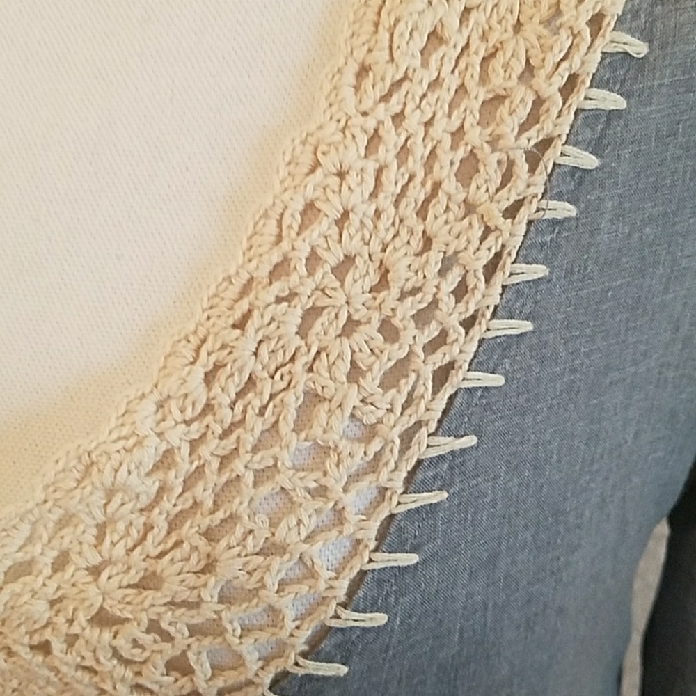 {Theme} -Size S- 3/4 length shirt - Picture 3 of 4