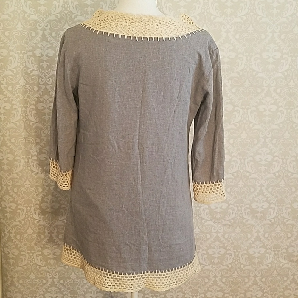 {Theme} -Size S- 3/4 length shirt - Picture 4 of 4