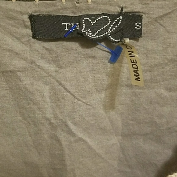 {Theme} -Size S- 3/4 length shirt - Picture 2 of 4