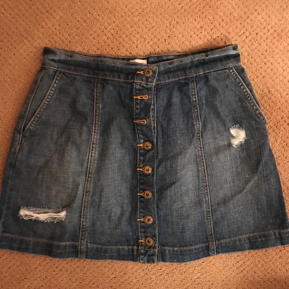 Sneak Peek short distressed denim skirt size M