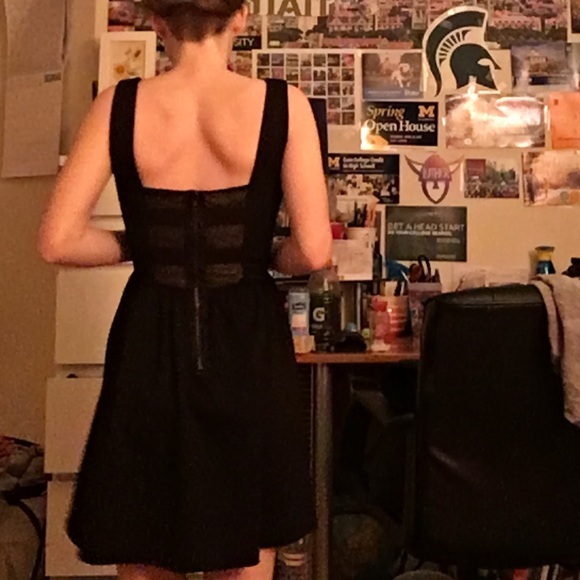 Black dress - Picture 2 of 4
