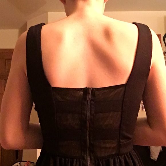 Black dress - Picture 3 of 4