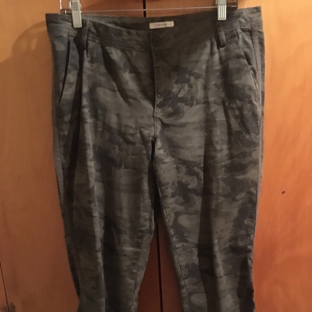 Capris!
