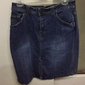 Denim skirt.