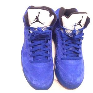 I am selling the blue 5s