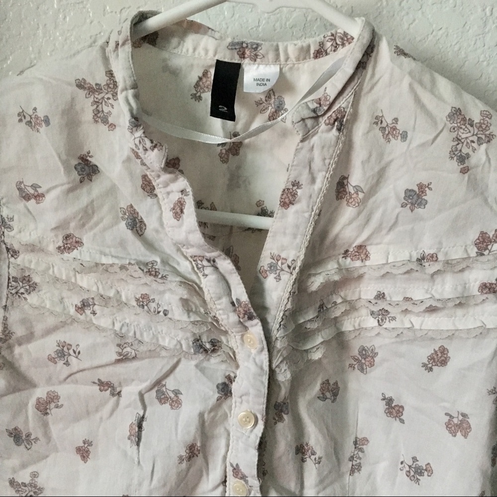 H&M button down top - Picture 3 of 4