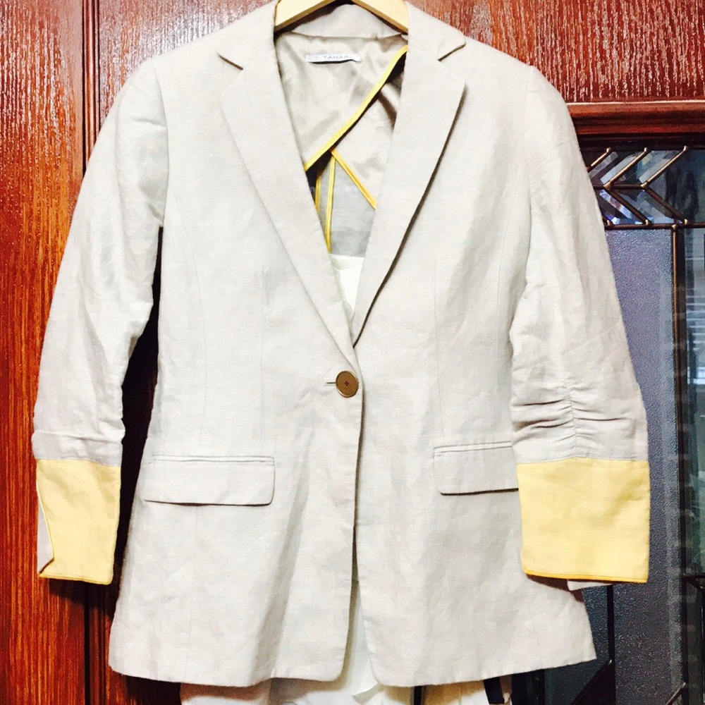 T Tahari Blazer💛