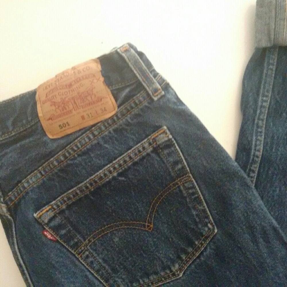 Levi 501 dark wash Jean 31x34