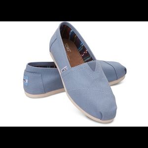 BRAND NEW WITH TAGS Classic Toms Blue
