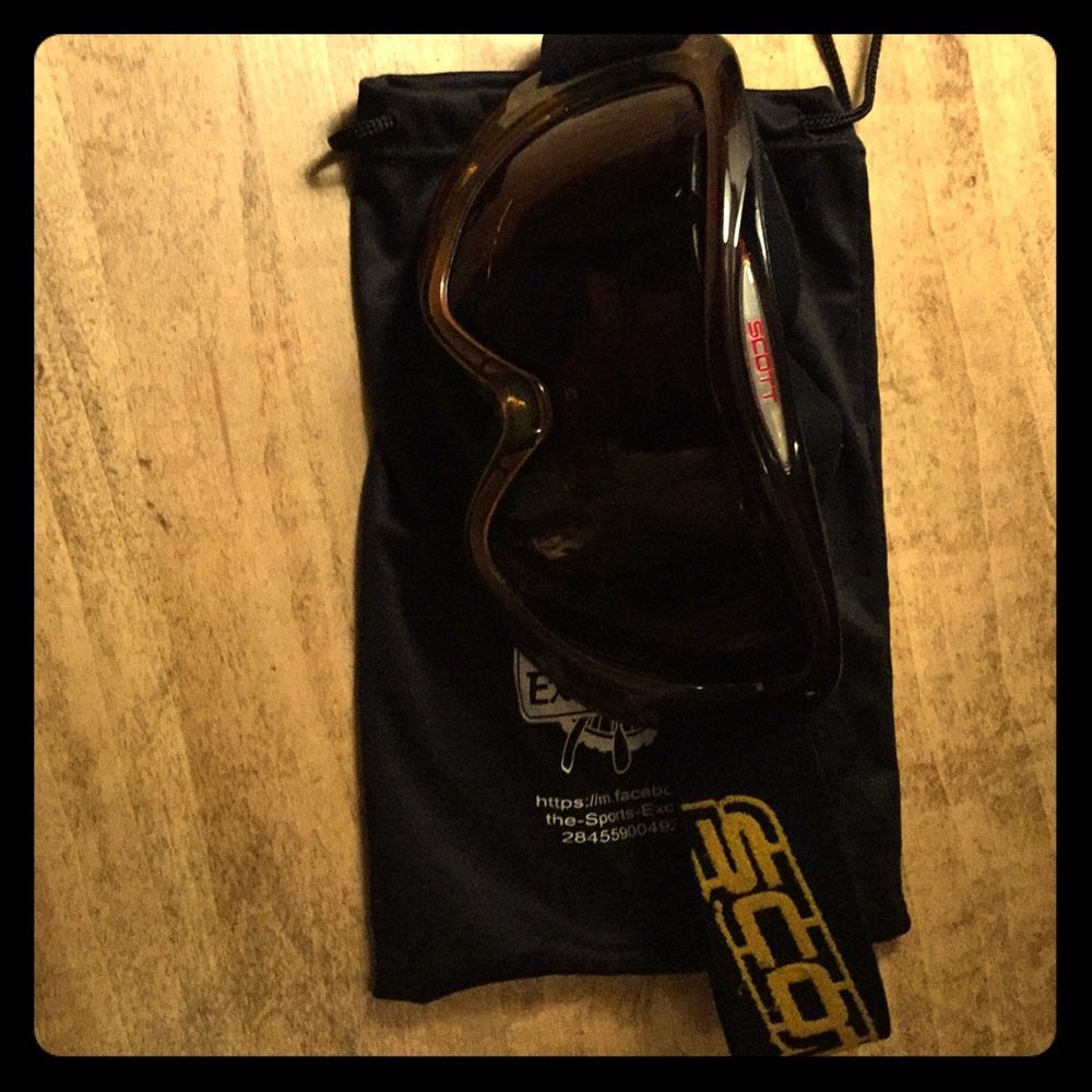 Scott gold and black ski goggles with soft pouch