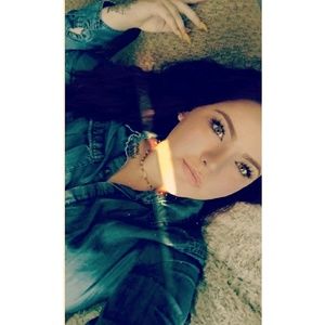 Meet your Posher, Briana