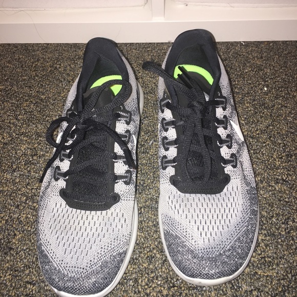 Nike free runs - Picture 2 of 4