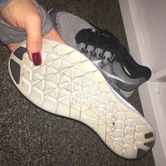 Nike free runs - Picture 4 of 4