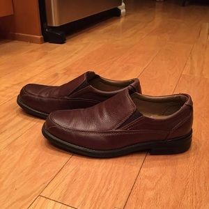 Bass brown leather dress shoes no laces!