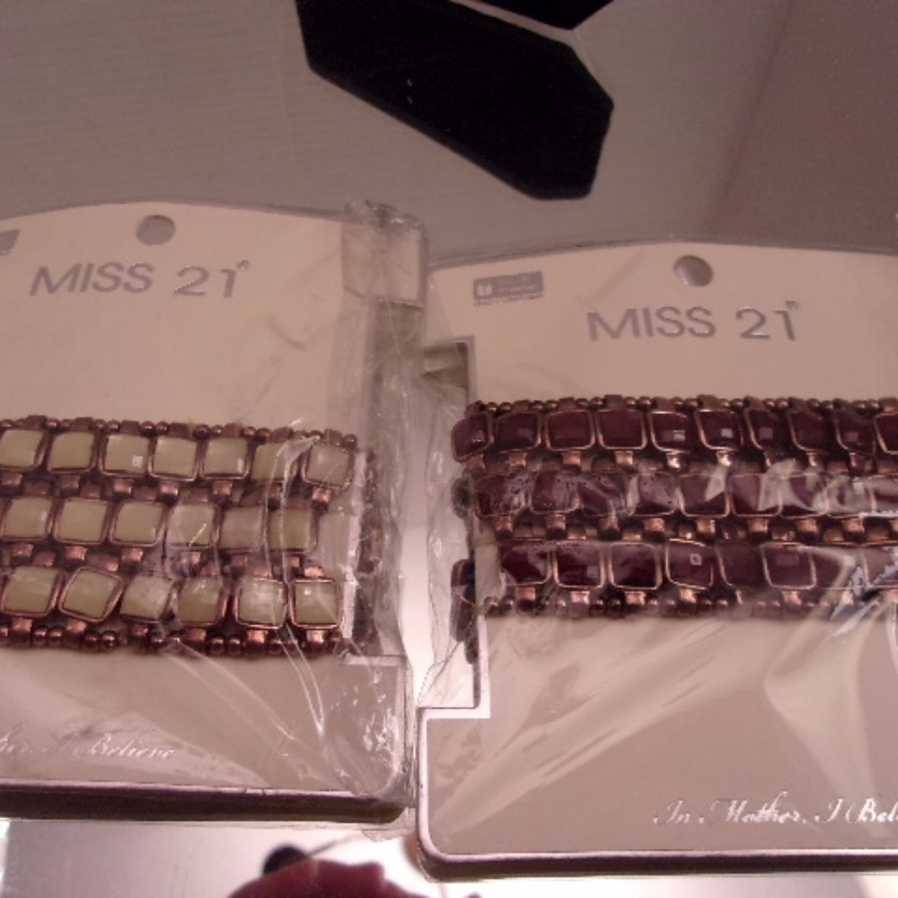 NWT 2 TRENDY & MISS 21 BRACELETS RETAIL $35 C157