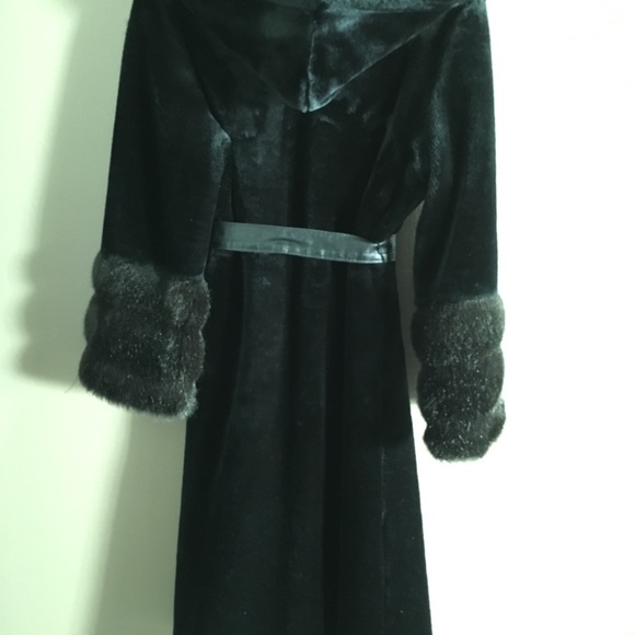 Black faux fur long coat with hood & pockets - Picture 4 of 8