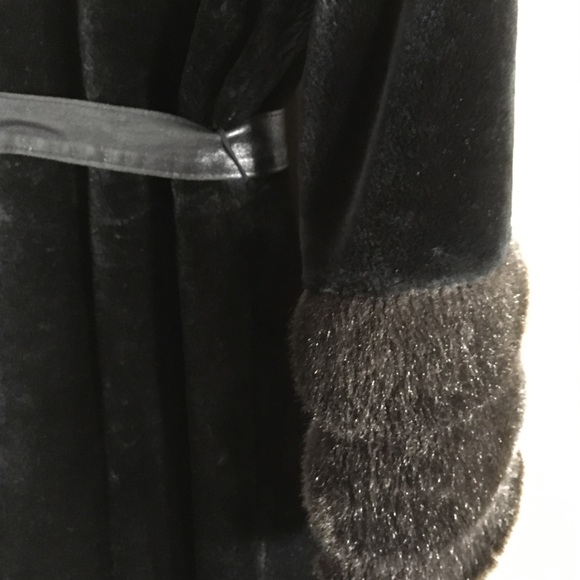 Black faux fur long coat with hood & pockets - Picture 5 of 8