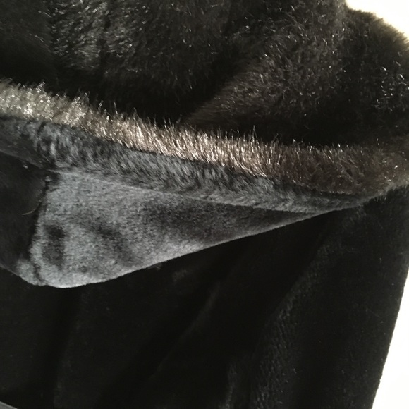 Black faux fur long coat with hood & pockets - Picture 6 of 8