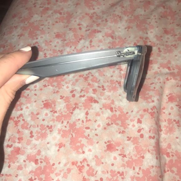 Sunglasses - Picture 2 of 6