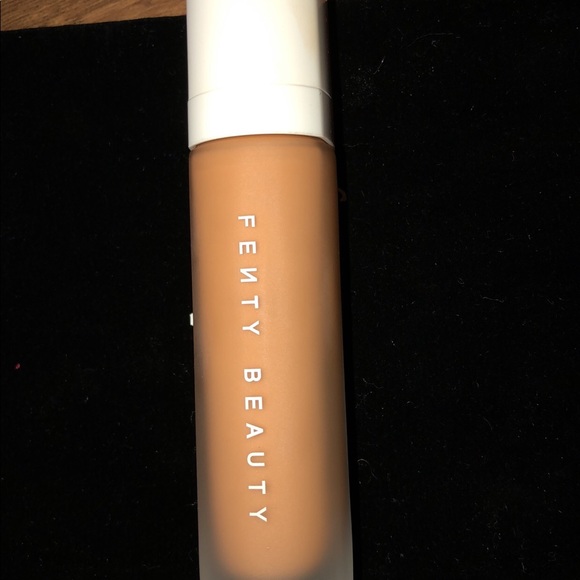Fenty beauty foundation - Picture 1 of 2