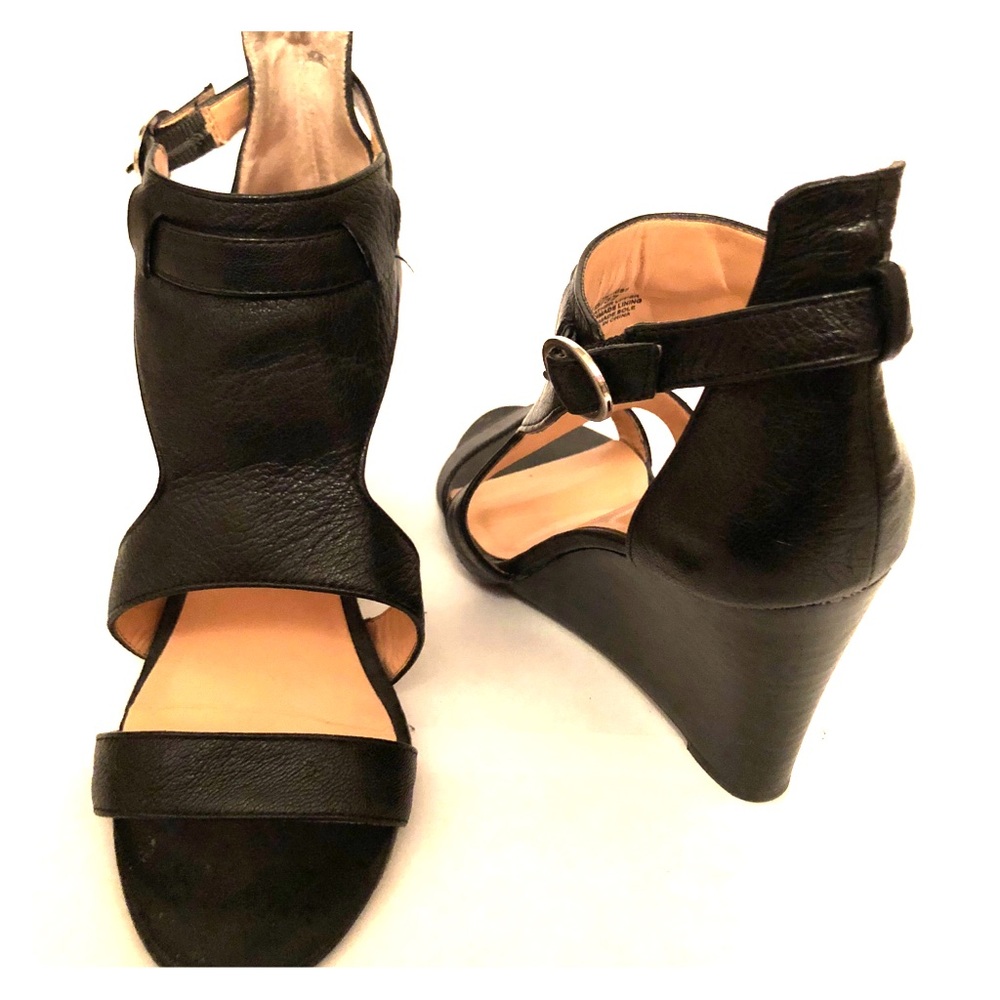 Black comfortable short wedges