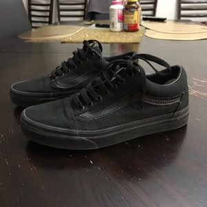 All black low top vans.
