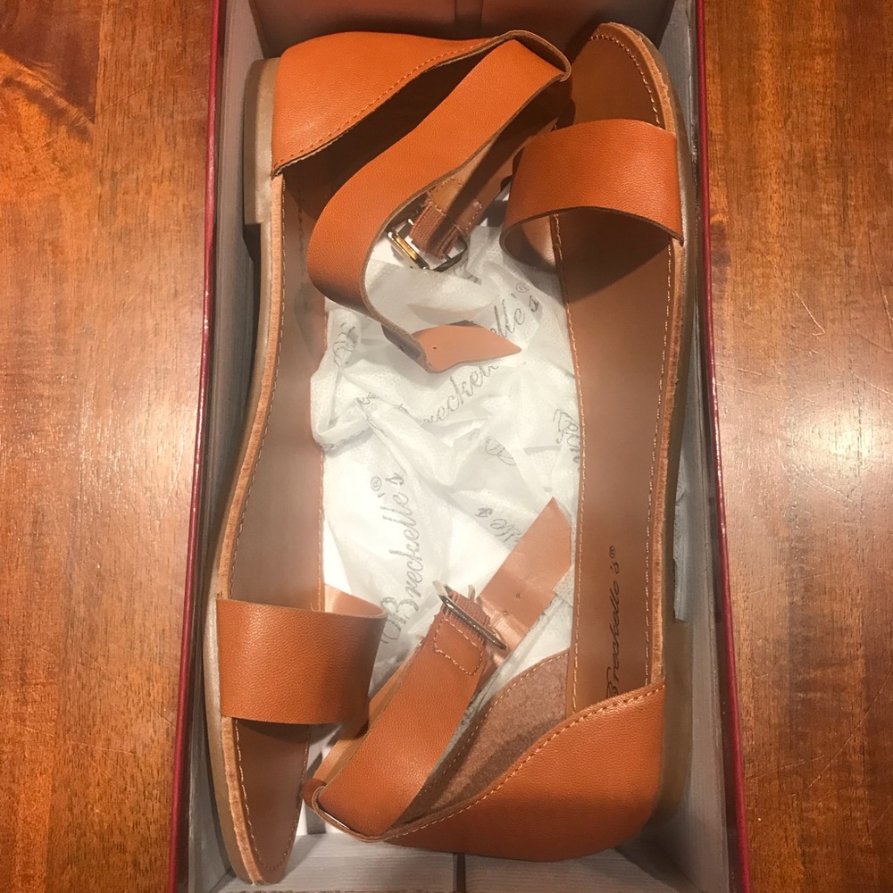 Breckelle’s “Sara” Sandal