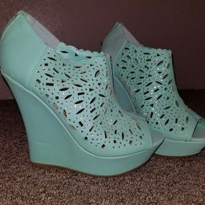 Light blue wedges