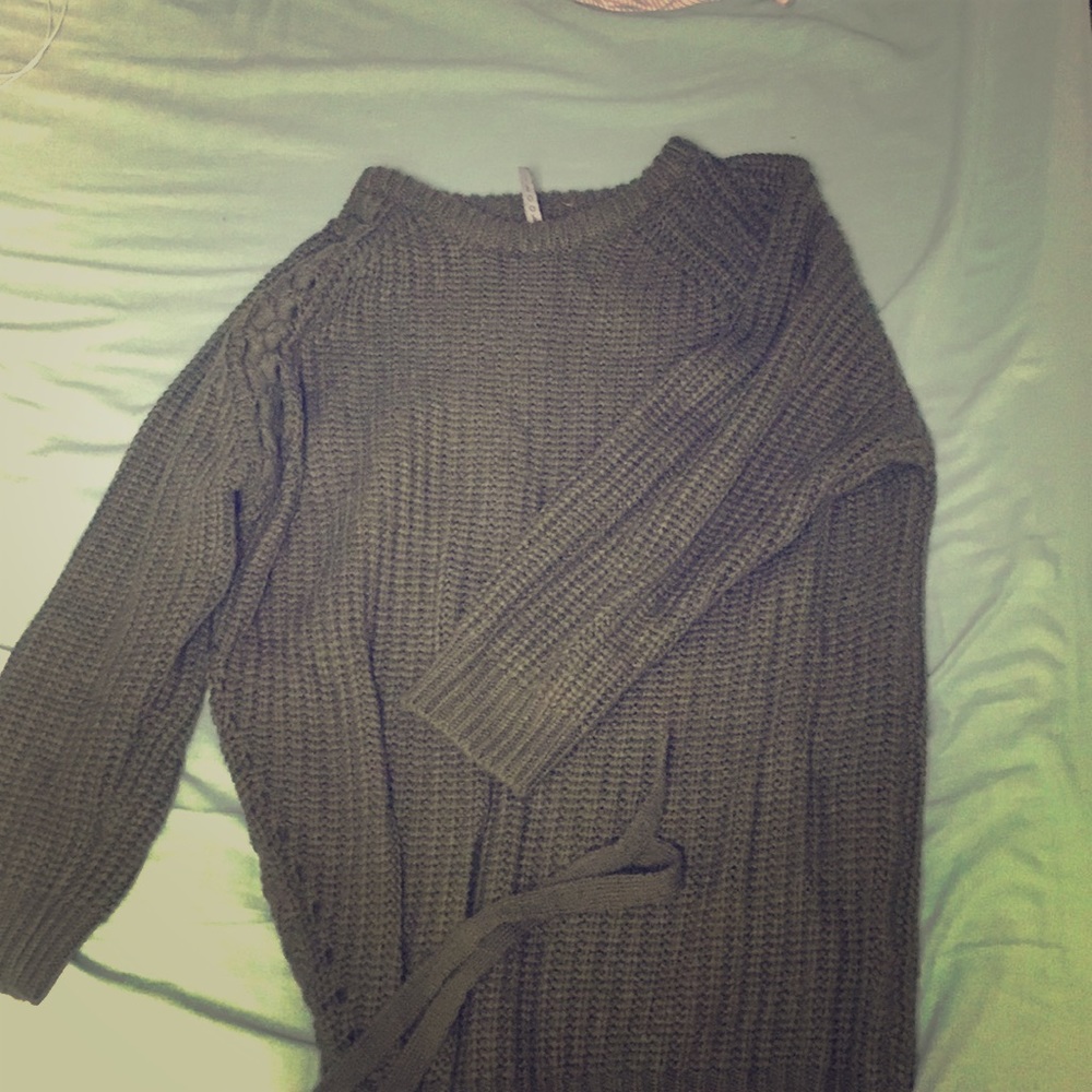 3/4 sleeve side-tie sweater