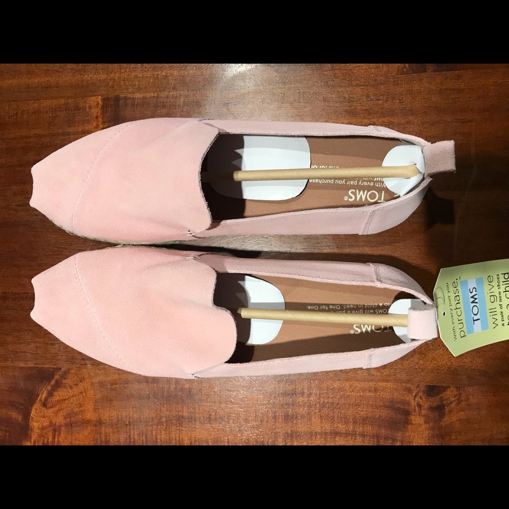 🚫🚫 SOLD 🚫🚫 Pink Suede Toms