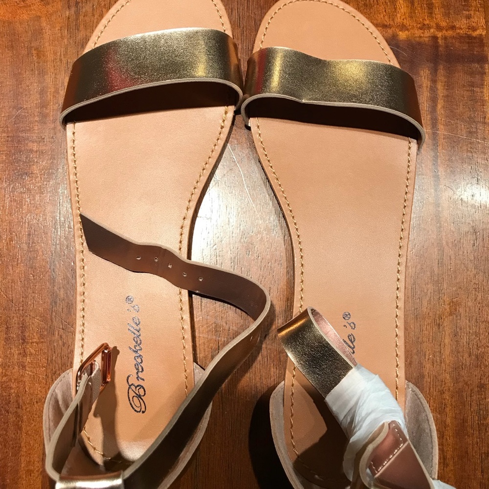 🚫 SOLD 🚫 Breckelles “Sara” Sandals - Rose Gold