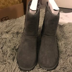 Short grey ugg boots