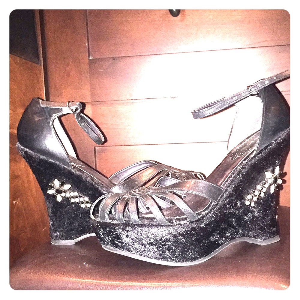 Gorgeous black platform shoes