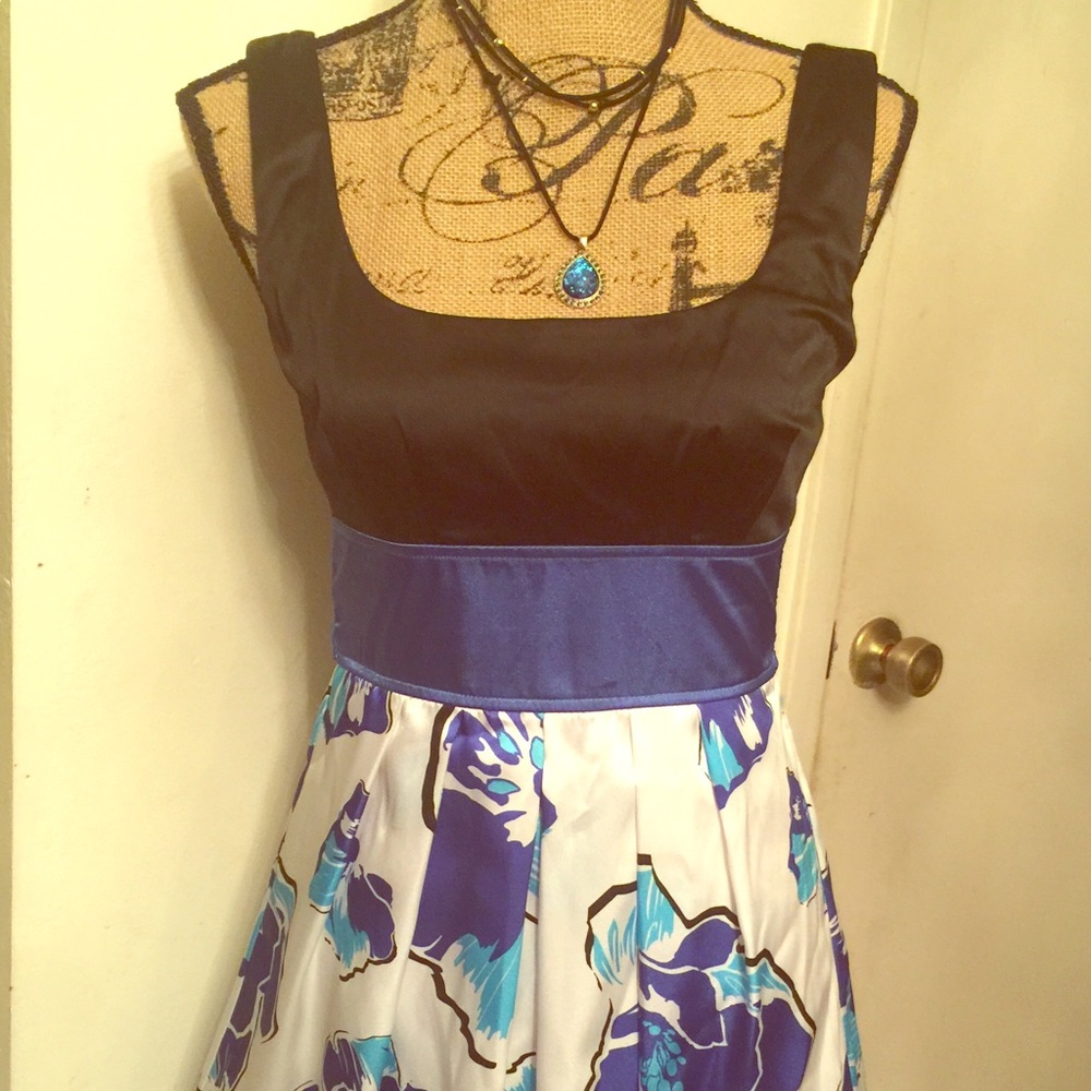 Beautiful new dress  royal blue flowers