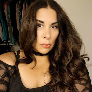 Meet your Posher, Yannira
