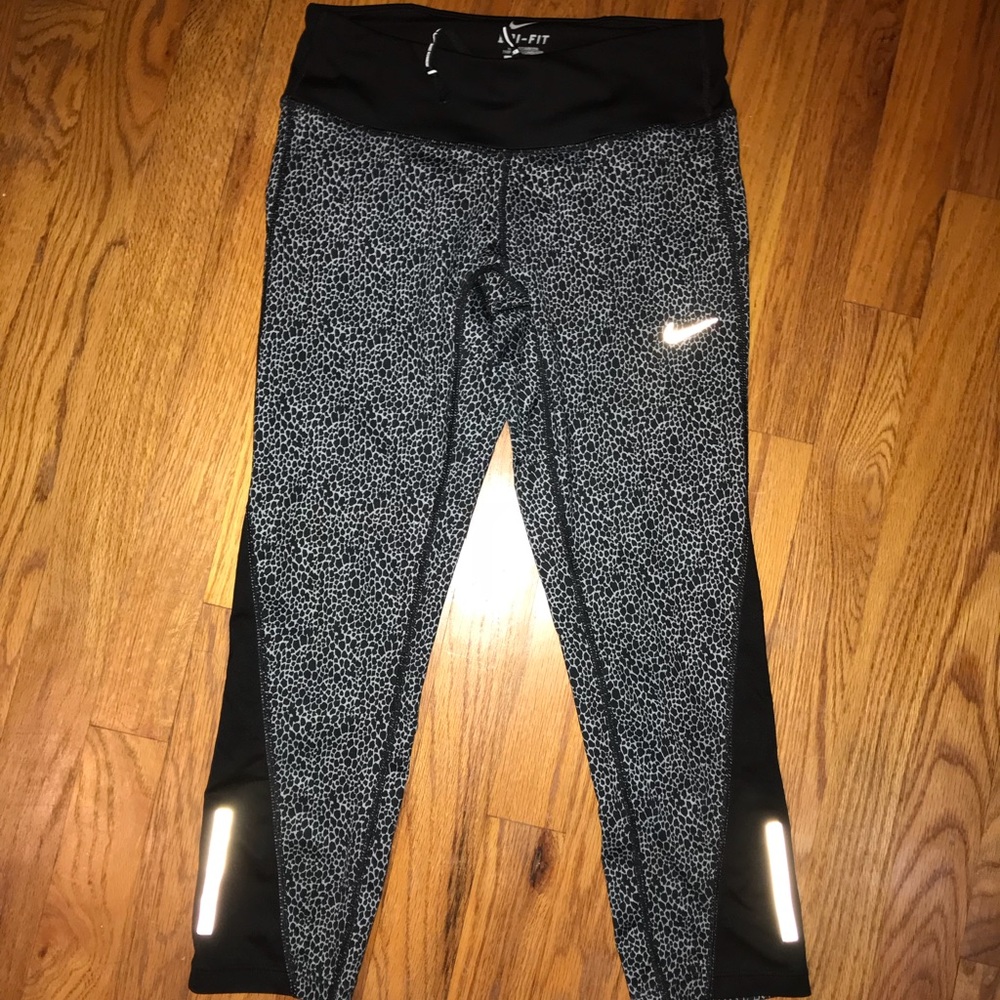 Woman’s Small Crop Nike Leggings