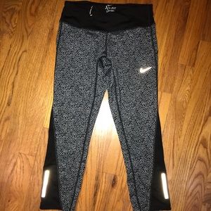 Woman’s Small Crop Nike Leggings