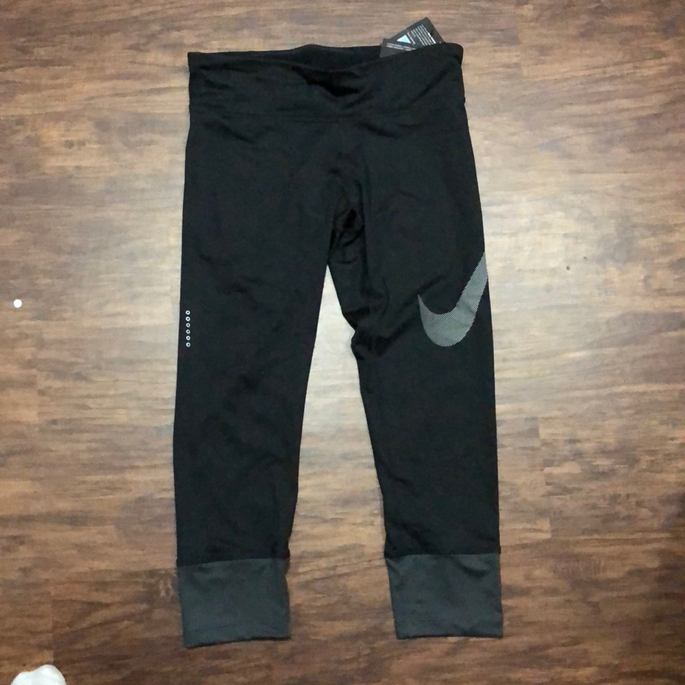 Nike essential tight Capri. Women’s medium
