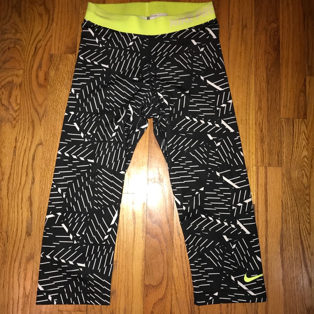 Woman’s Small Nike Crop Leggings
