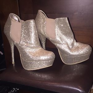 Gold Sparkling ankle boots