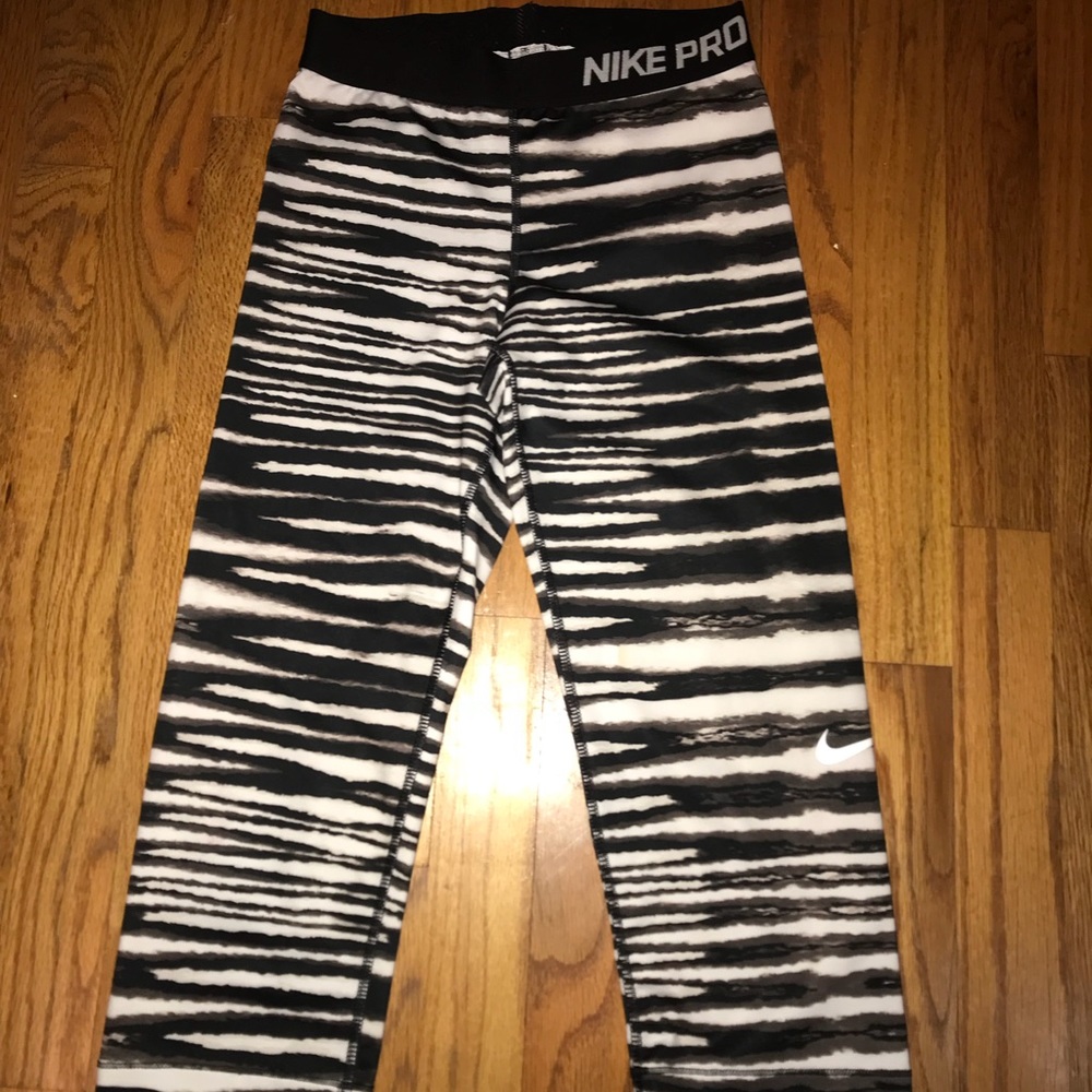 Woman’s Small Nike crop Leggings