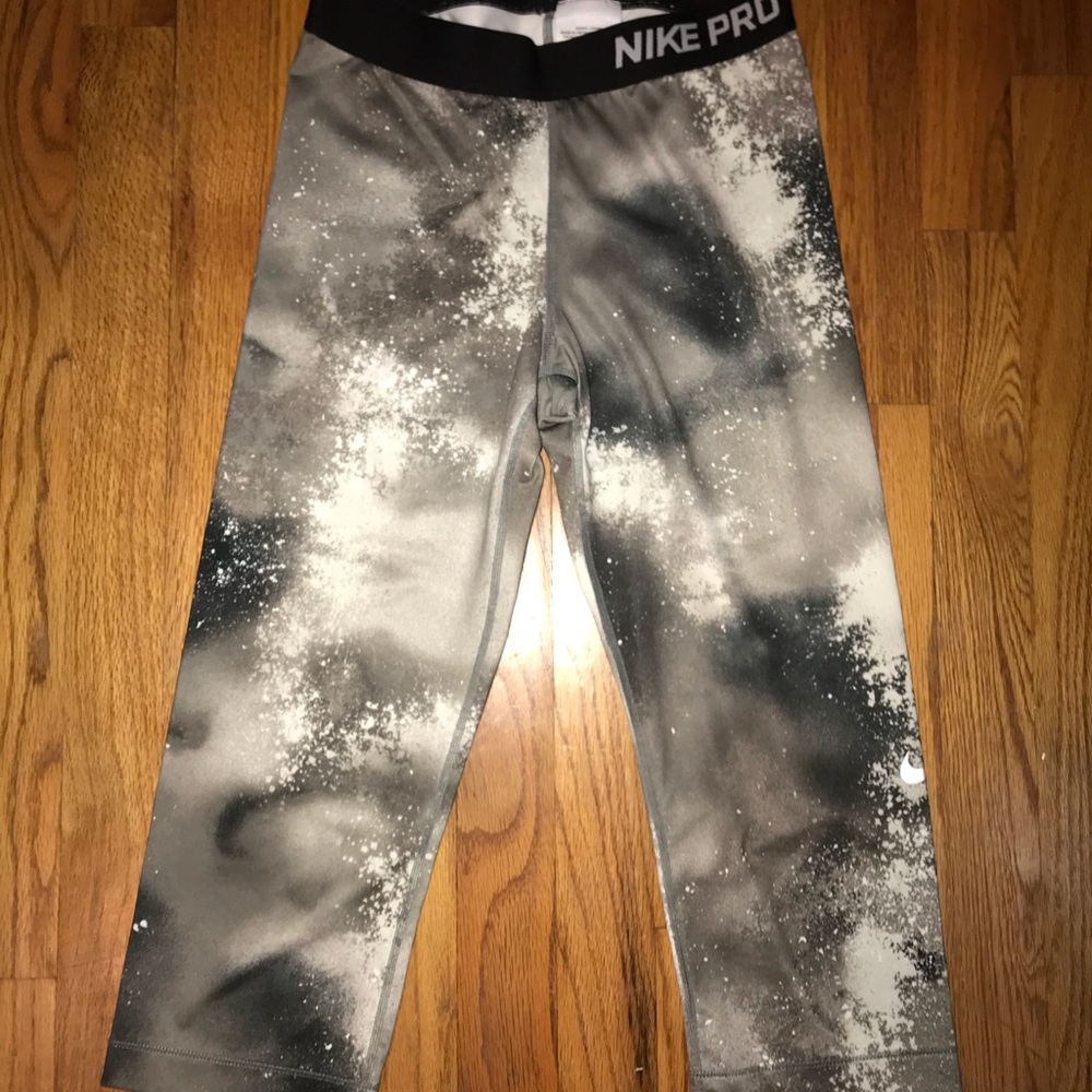 Woman’s Small Nike Crop Leggings