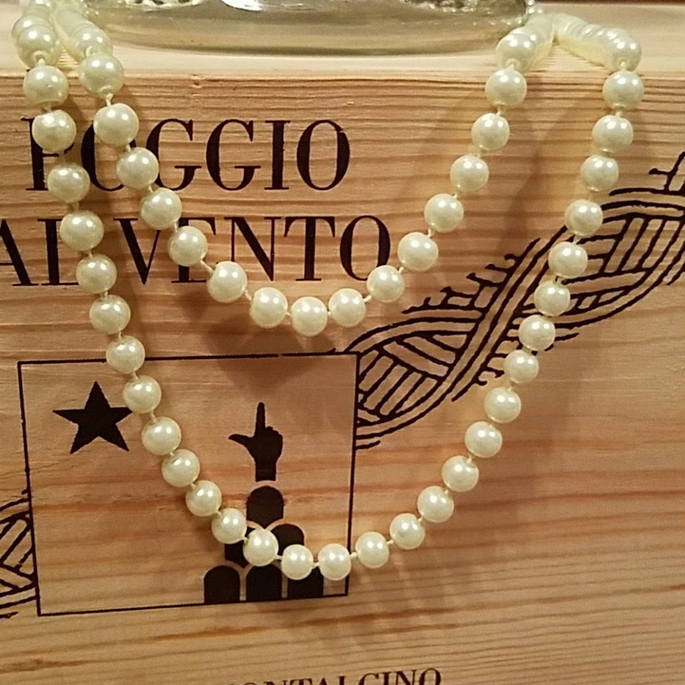 Multi-layered pearl necklace