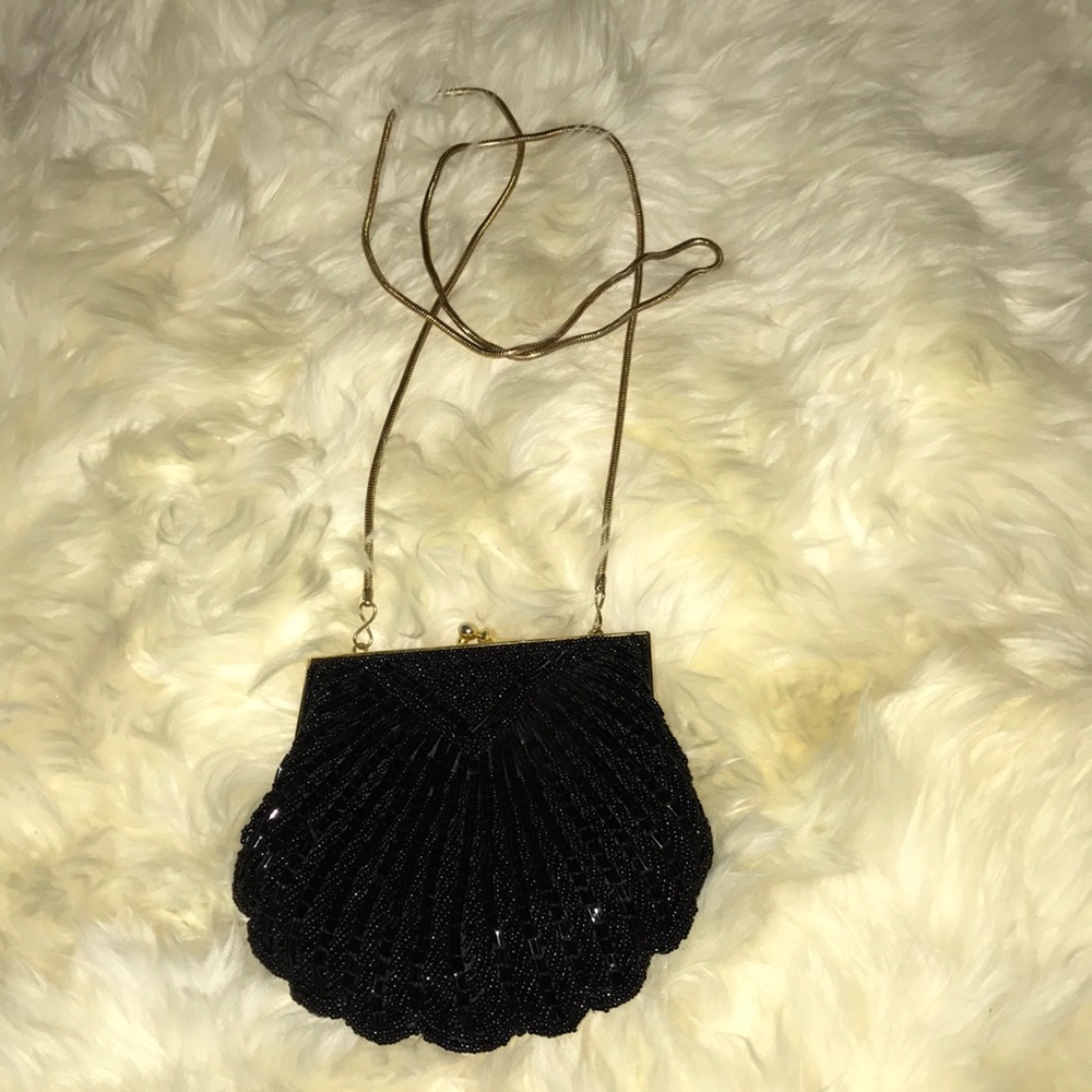 Beaded clam shell purse