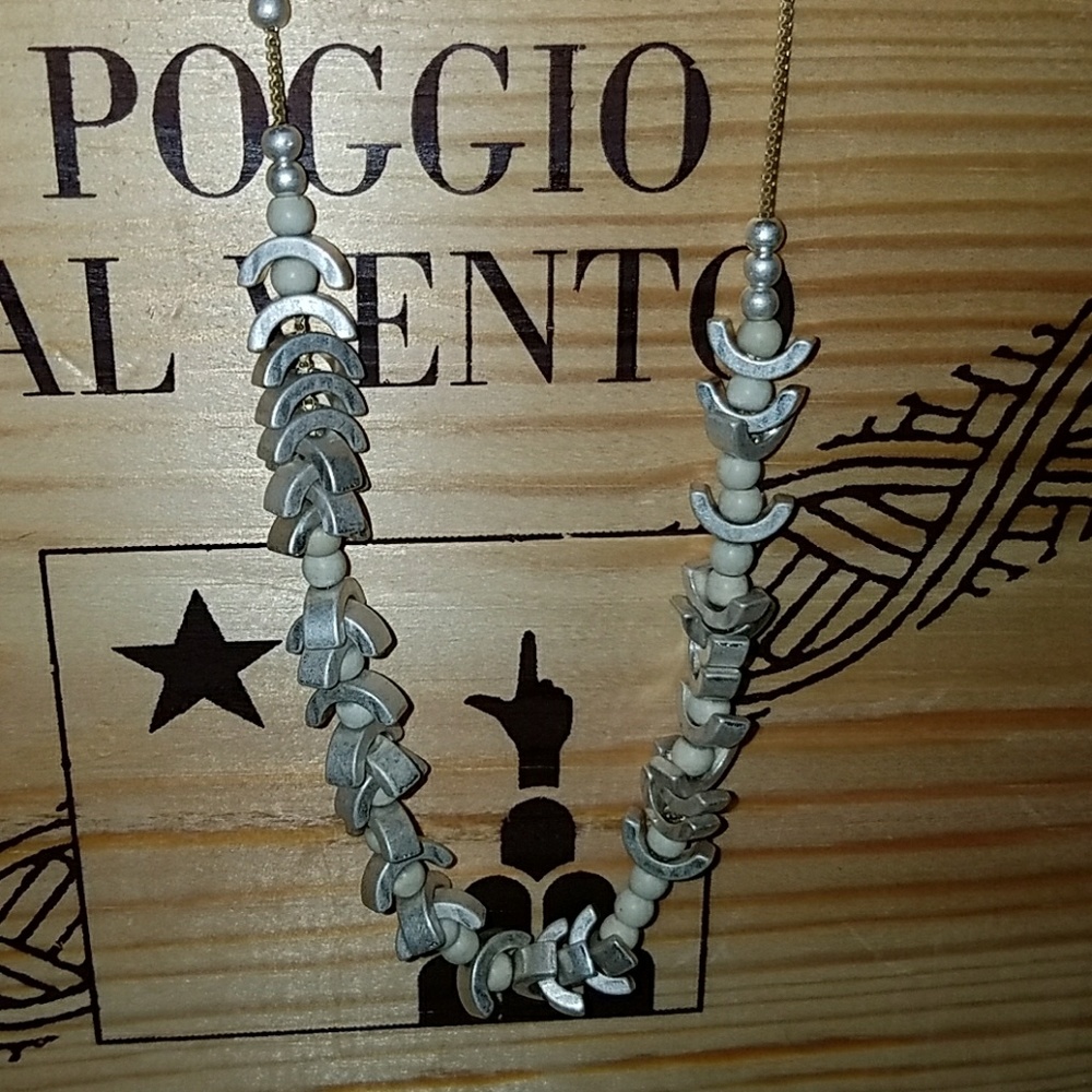 Long detailed necklace