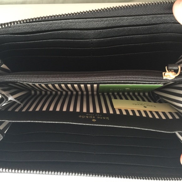 [SOLD] Kate Spade Lacey Wallet in Cameron Street - Picture 4 of 6