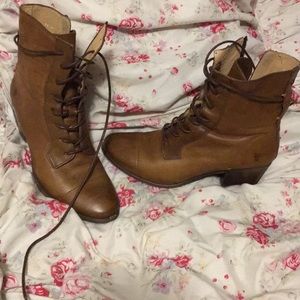 FRYE lace up heeled bootie granny boot cognac sz 8