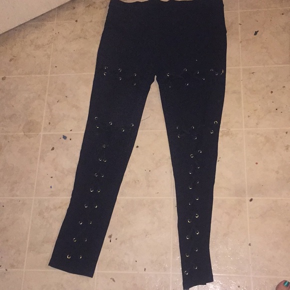 Black laced pants - Picture 1 of 2