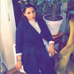 Meet your Posher, Adelis