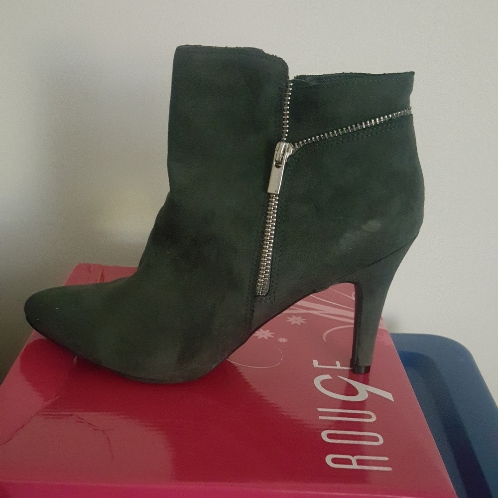 Charcoal grey booties!